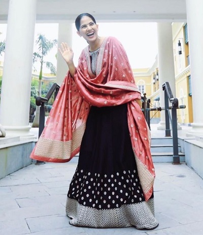 Jaya Kishori Ji height is 5 feet 2 inches