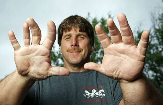 Jeff Dabe has very big hands
