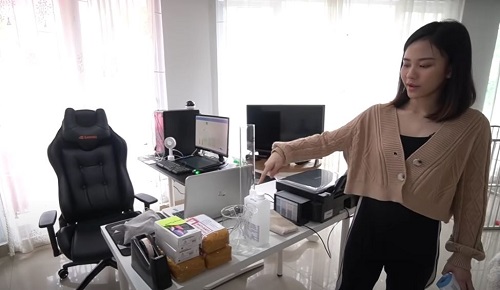 Jessica Jane is an Indonesian YouTube star with more than 10.3 million subscribers as of December 2021