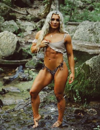 Jessica Woynilko height