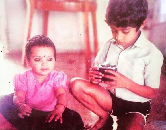 Karthik Kumar old image with his sister