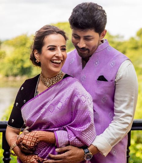 Karthik Kumar with his wife