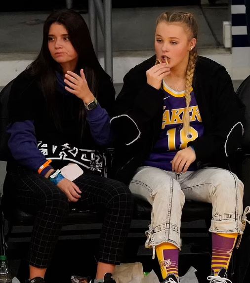 Katie appeared at Lakers show along with her rumored girlfriend JoJo Siwa