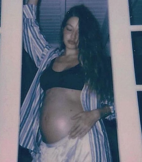 Khai Hadid Malik mom Gigi Hadid flaunting her baby bump