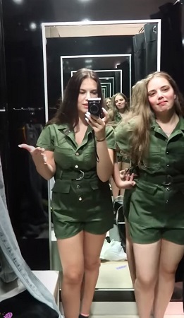 Lauren Alexis with her sister