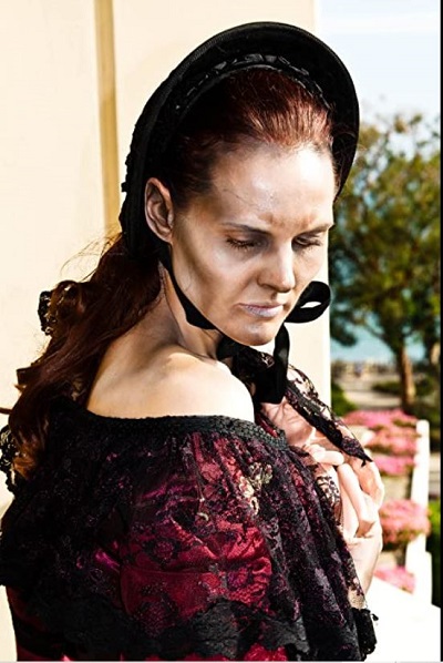 Lauren Kitt played the role of ghost in The Pendant