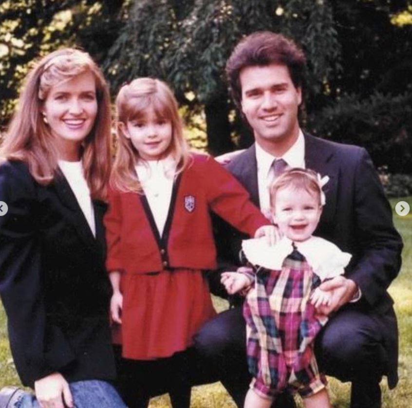 Lauren Parsekian childhood picture with her parents Debra Kelly and Thomas Parsekian and her sister Brooke Parsekian