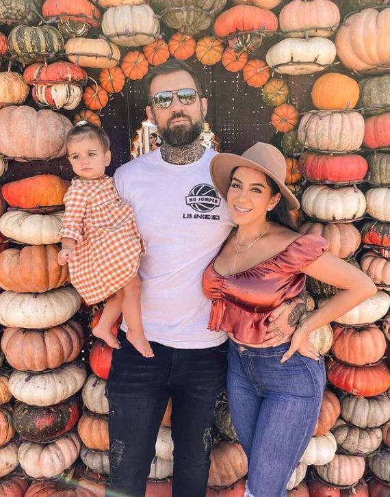 Lena The Plug with her fiancé and daughter