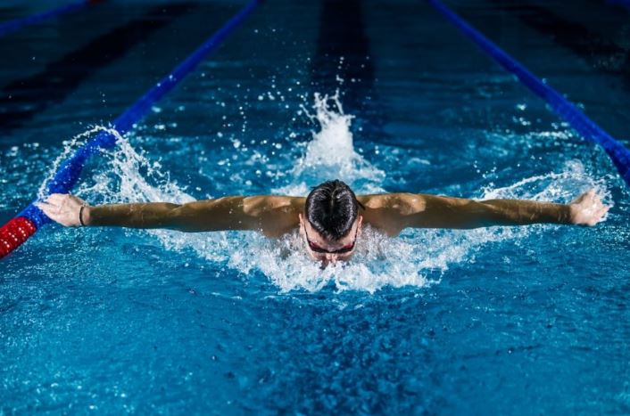 Lia Thomas is a Swimmer