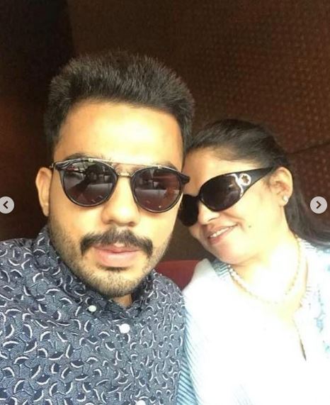 Manisha Gulati with her son
