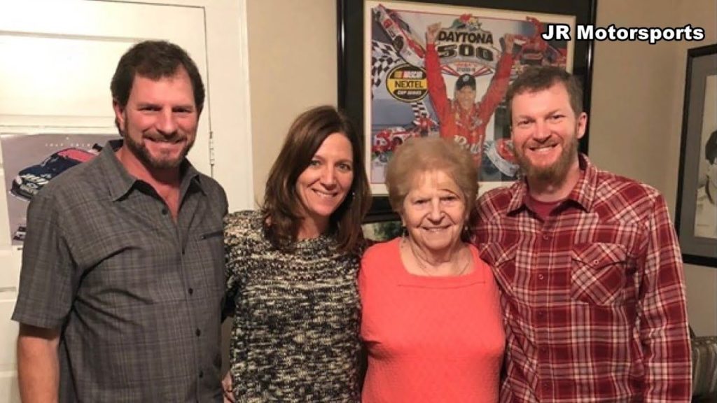 Martha Earnhardt Age, Birthday & Zodiac Sign