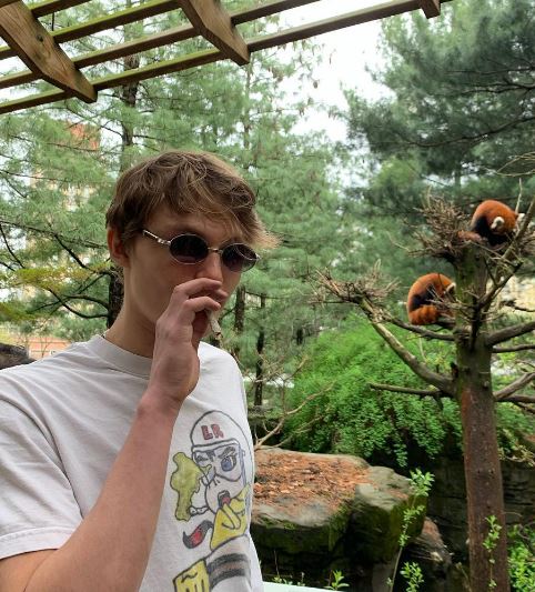 Mingus loves smoking