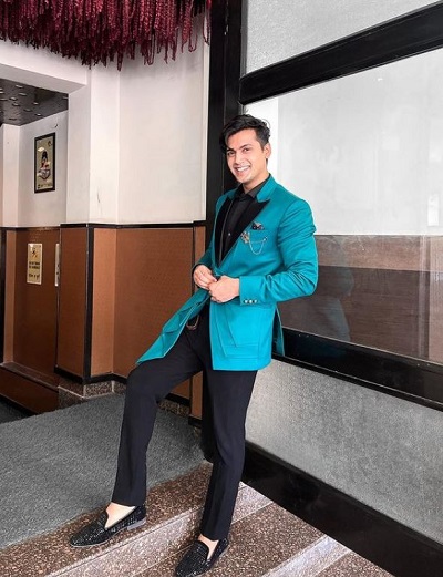 Mohak Narang height is 5 feet 11 inches