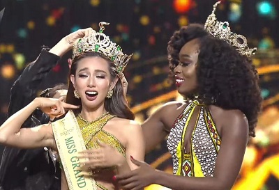 Nguyen Thuc Thuy Tien was crowned by the outgoing Miss Grand International 2020, Abena Appiah