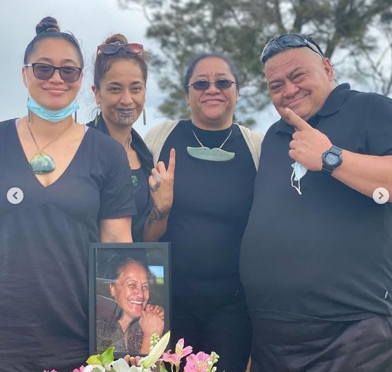 Oriini with her siblings