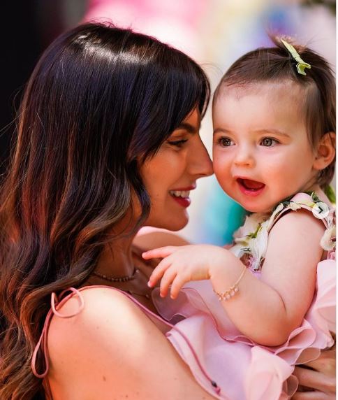 Penelope Kvyat with her mom