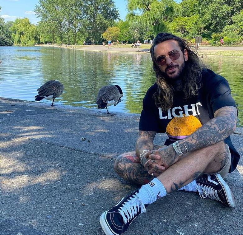 Pete Wicks likes traveling