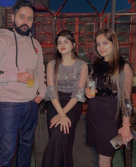 Piyanka Mongia with her brother and sister