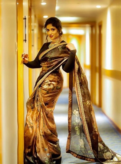 Priyanka Jawalkar height is 5 feet 6 inches