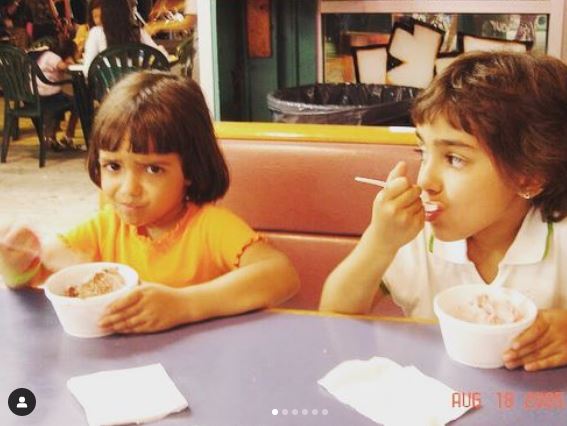 Rachel Zegler old image with her sister