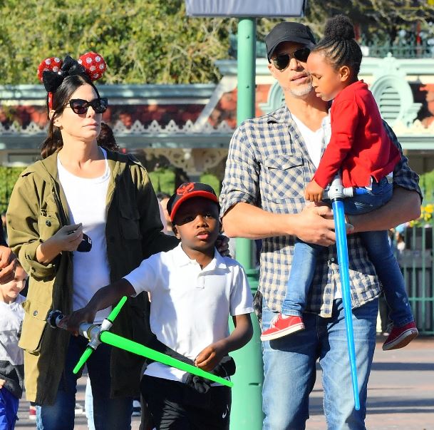 Randall with Sandra Bullock and her adoptive kids Louis Bardo Bullock and Laila Bullock
