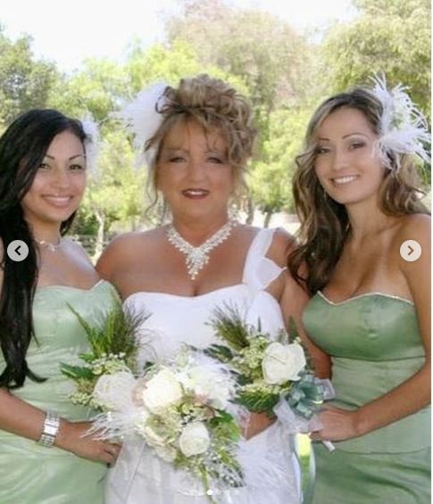 Razavi with her mom and sister