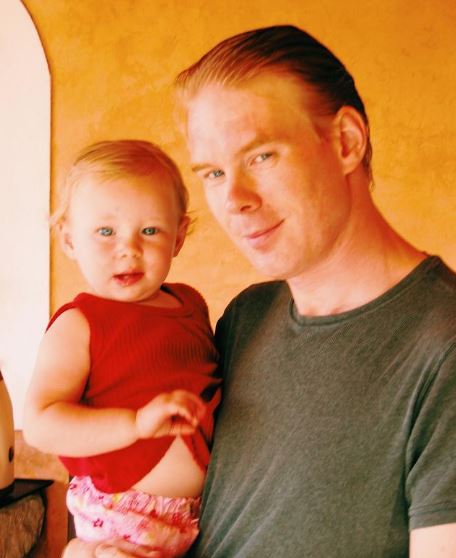 Sundwall's old photo with her dad