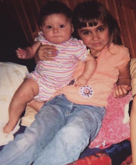 The childhood image of Ariana Lee with her sister