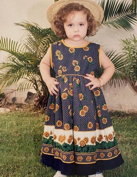 The old image of Debora Hallal