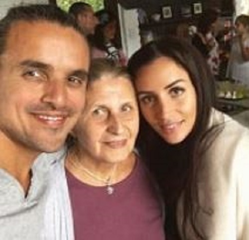 Vanessa Sierra with her mother