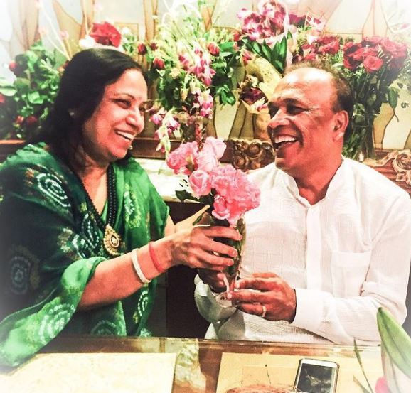Vicky Jain parents