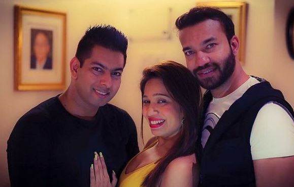 Vicky Jain with his sister and brother in law