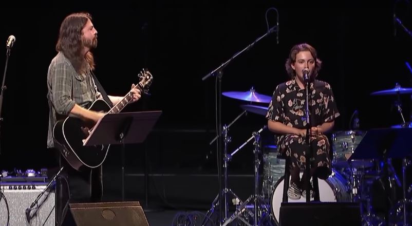 Violet Grohl performed at various stage shows along with her dad Dave Grohl