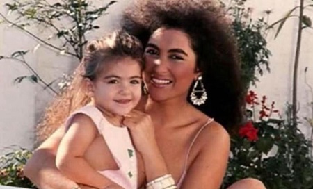 Amanda Miguel with her daughter old picture