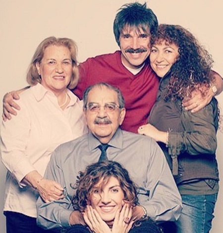 Amanda Miguel with her father, mother and husband