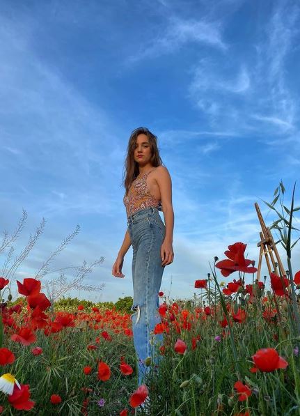 Ana Tomeno height