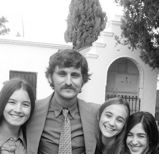 Ana Tomeno with the co-stars