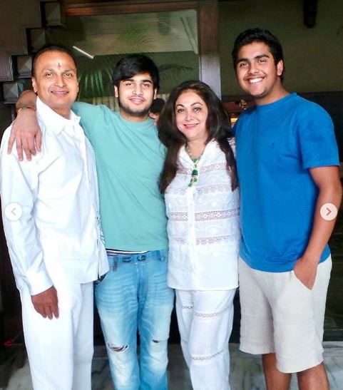 Anmol Ambani with his father mother and brother