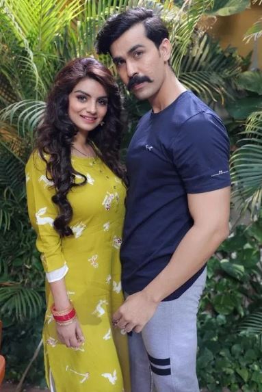 Anveshi Jain with her co-actor