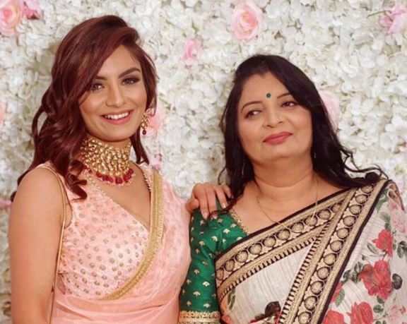 Anveshi Jain with her mother