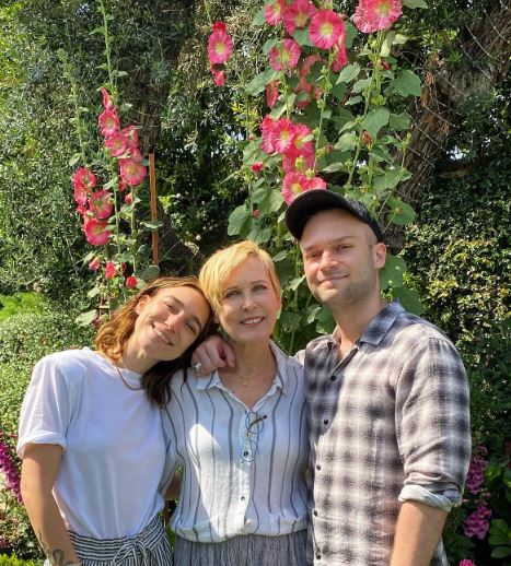 Aree Gearhart with her mother and brother