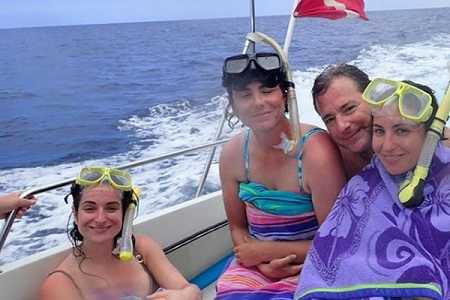 Aubrey Saget having fun timw with her father
