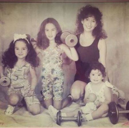 Aubrey Saget with her sister and mother