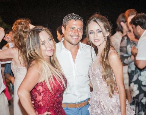 Azul Guaita with her parents