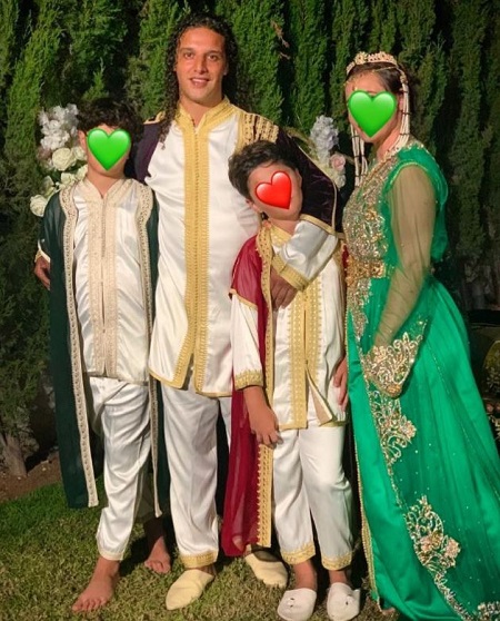 Breghje kommers with her husband and kids