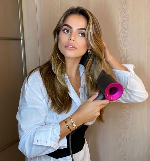 Brooks Nader works with Dyson brand on her Instagram account