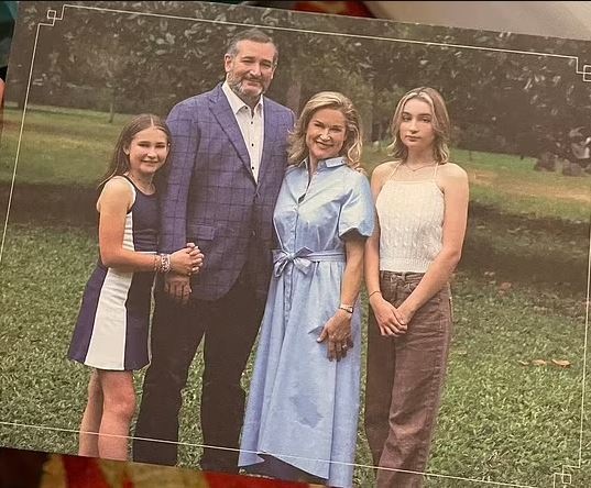 Caroline Cruz with her dad Ted Cruz, mother Heidi Cruz, and sister Catherine Cruz