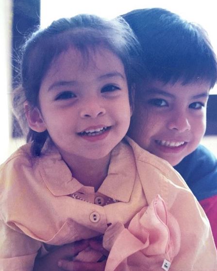 Childhood photo of Kelley with her brother
