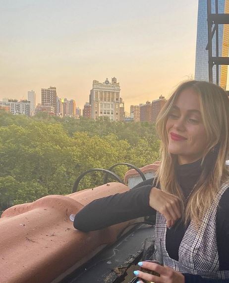 Dina Shihabi is a traveling lover