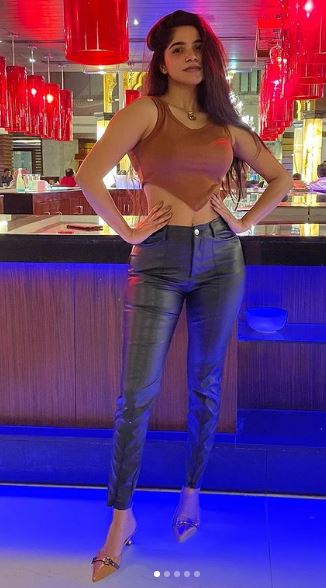 Divya Bharathi height